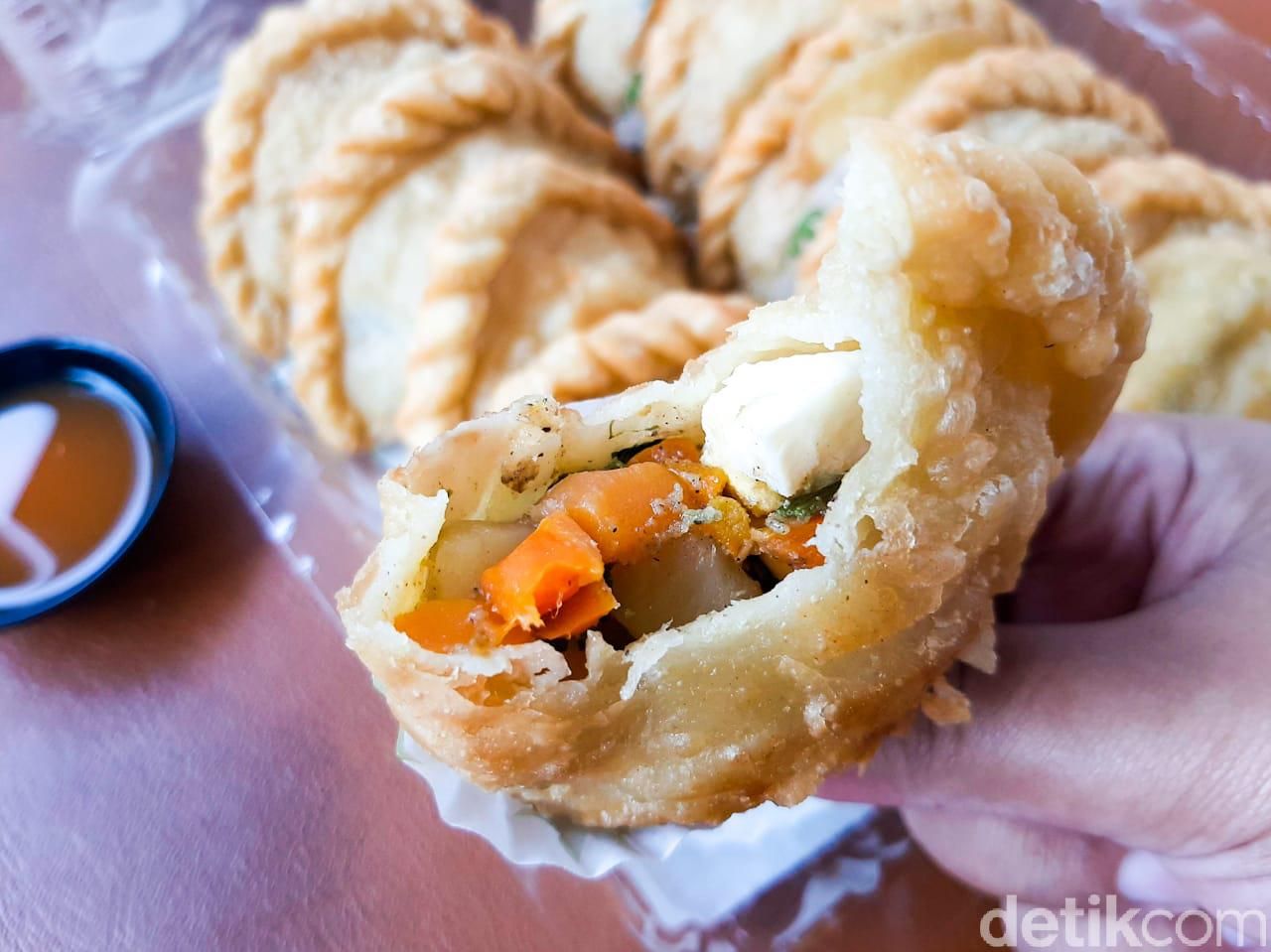 Review Camilan khas Sulawesi (Jalangkote, Panada. Es Pisang Ijo)