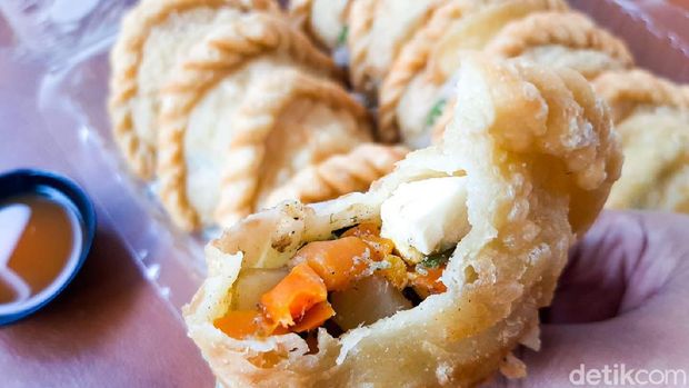 Review Camilan khas Sulawesi (Jalangkote, Panada. Es Pisang Ijo)
