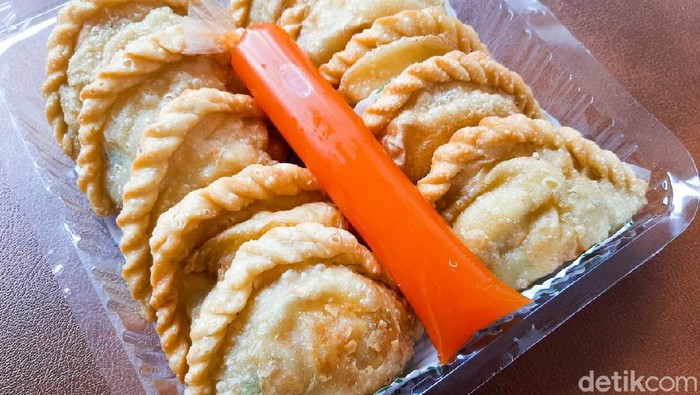 camilan sulawesi Review Camilan khas Sulawesi (Jalangkote, Panada. Es Pisang Ijo)