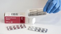 Dalam penelitian, dexamethasone mengurangi sepertiga kematian pasien yang menggunakan ventilator, dan seperlima dan kematian pasien dengan bantuan oksigen.