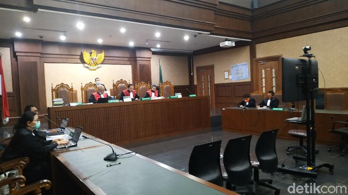 Eks Dirut Perum Perindo Risyanto Suanda divonis 4,5 tahun penjara dalam kasus suap impor ikan (Ahmad Bil Wahid/detikcom)