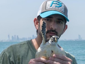 Tak Hanya Traveling, Pangeran Tampan Dubai Senang Penyu