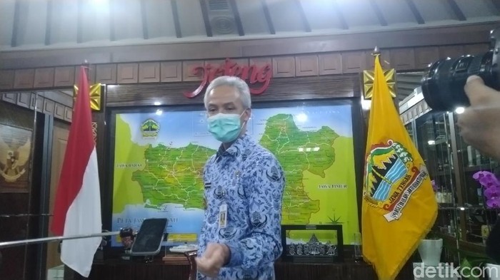 Gubernur Jateng Ganjar Pranowo menjelaskan soal PPDB Jateng, Rabu (17/6/2020).