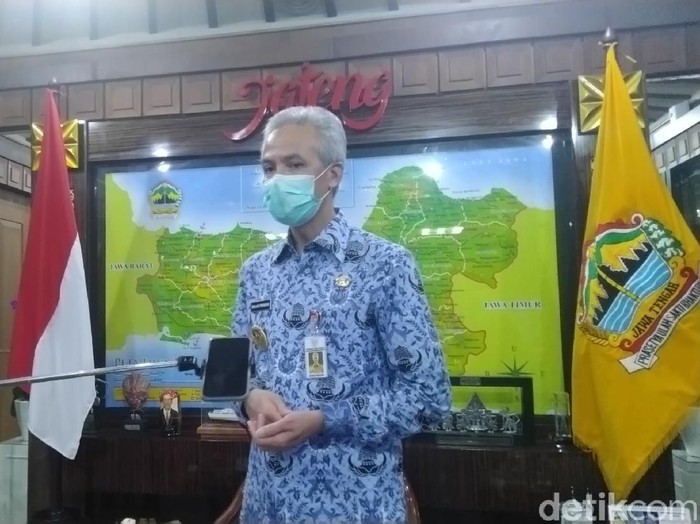 Gubernur Jateng Ganjar Pranowo menjelaskan soal PPDB Jateng, Rabu (17/6/2020).