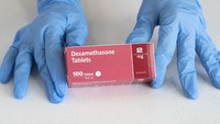 Dengan hasil awal ini, para peneliti tersebut menyarankan agar obat ini segera digunakan untuk pasien yang paling parah terkena COVID-19.