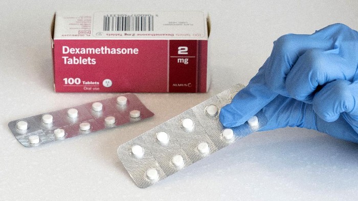 Ini Dia Obat yang Selamatkan Pasien Corona di Inggris Peneliti di Inggris menyatakan ujicoba pengobatan COVID-19 menggunakan dexamethasone menunjukkan keberhasilan dalam menyelamatkan nyawa pasien.