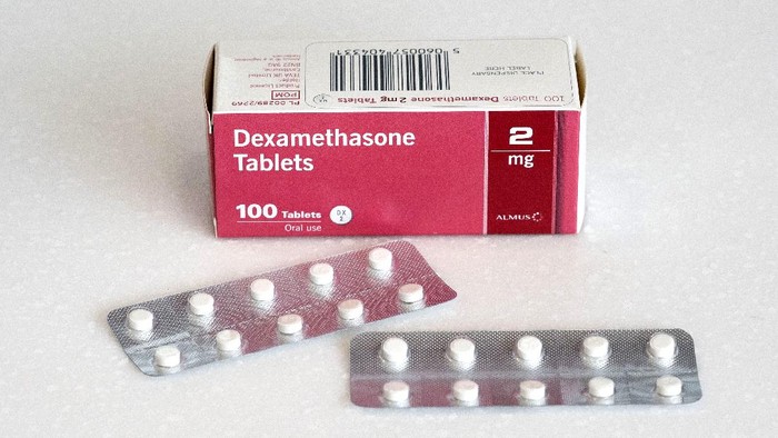 Peneliti di Inggris menyatakan ujicoba pengobatan COVID-19 menggunakan dexamethasone menunjukkan keberhasilan dalam menyelamatkan nyawa pasien.