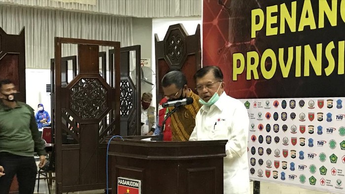 Jusuf Kalla di Posko COVID Sulsel