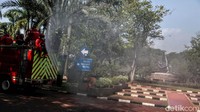 Kebun Binatang Ragunan tutup sementara selama kurang-lebih tiga bulan, sejak 14 Maret, untuk mencegah penyebaran virus Corona. 