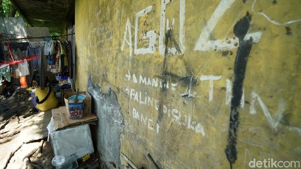 Keluarga di Solo tinggal di bangunan bekas gudang es