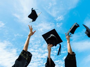 15 Lagu Indonesia dan Barat Hits untuk Postingan Kelulusan atau Wisuda