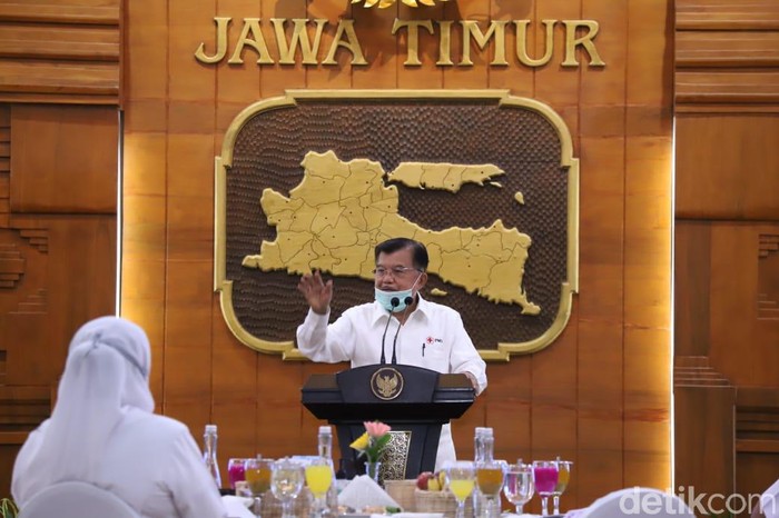 Ketua Palang Merah Indonesia (PMI) Muhammad Jusuf Kallasuf
