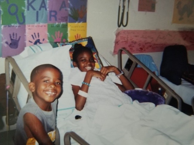 Setahun setelah insiden buruk itu, Kiara mendapatkan kaki palsu pertamanya dan menyadari bahwa kini dirinya memiliki keterbatasan. Namun saat ini wanita berusia 27 tahun itu bisa dengan bangga memamerkan kaki palsunya. Kiara berharap dengan menjadi model, dia bisa membantu menginspirasi dan memberi semangat kepada orang-orang yang juga senasib dengannya. Foto: dok. Kiara Marshall/Metro