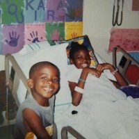 Setahun setelah insiden buruk itu, Kiara mendapatkan kaki palsu pertamanya dan menyadari bahwa kini dirinya memiliki keterbatasan. Namun saat ini wanita berusia 27 tahun itu bisa dengan bangga memamerkan kaki palsunya. Kiara berharap dengan menjadi model, dia bisa membantu menginspirasi dan memberi semangat kepada orang-orang yang juga senasib dengannya. Foto: dok. Kiara Marshall/Metro