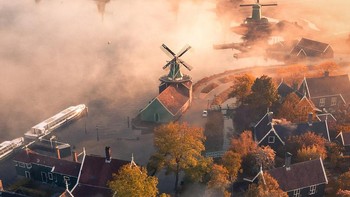 Suasana pagi di Belanda, karya Ewold Kooistra. Lokasi Zaanse Schans, Zaanstad, Belanda. Foto: Agora via Daily Mail