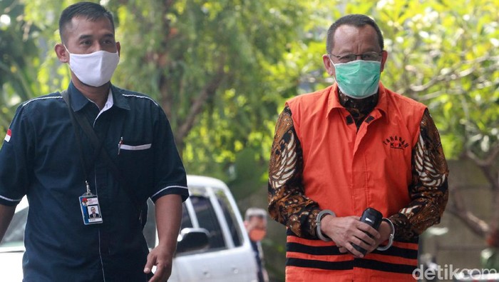 Eks Sekretaris MA Nurhadi kembali diperiksa KPK. Ia diperiksa sebagai tersangka terkait kasus suap dan gratifikasi yang menjerat dirinya.