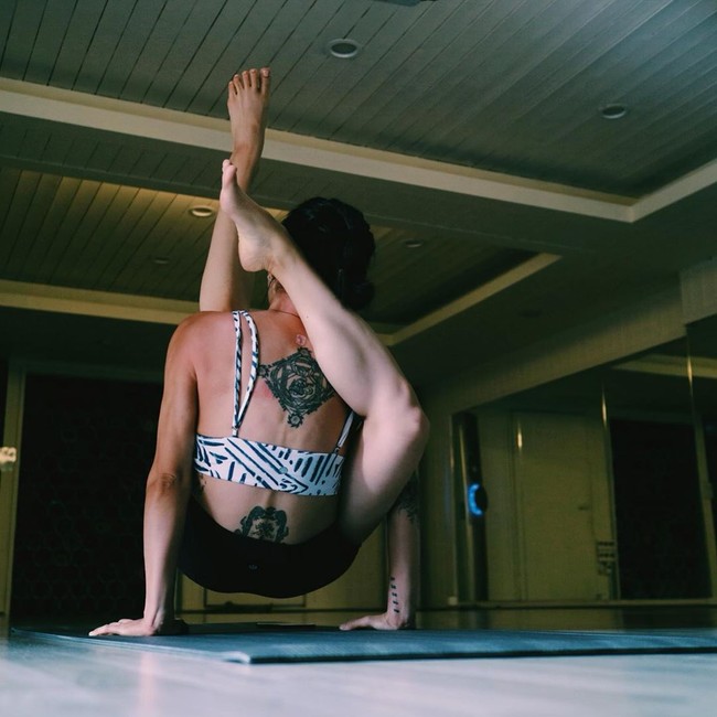 Pesona Lee Yuju pun menarik perhatian sejumlah majalah terkenal. Beberapa waktu lalu ia difitur oleh Cosmopolitan Korea. Foto: Instagram @yuju_connect