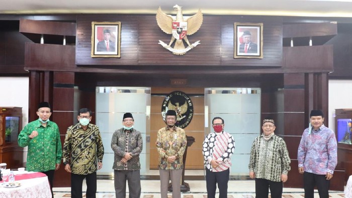 Menko Polhukam Mahfud Md bertemu perwakilan ormas keagamaan, di kantornya, Jakarta Pusat, Rabu (17/6/2020).