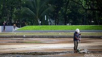 Irfal pun menyebut pihak kontraktor berjanji akan menyelesaikan proyek secara keseluruhan sebelum HUT DKI.