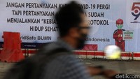 Padahal di sejumlah titik telah dipasang spanduk terkait protap kesehatan saat bekerja di tengah pandemi Corona.