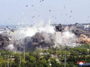 Momen Korut Ledakkan Kantor Penghubung Antar-Korea