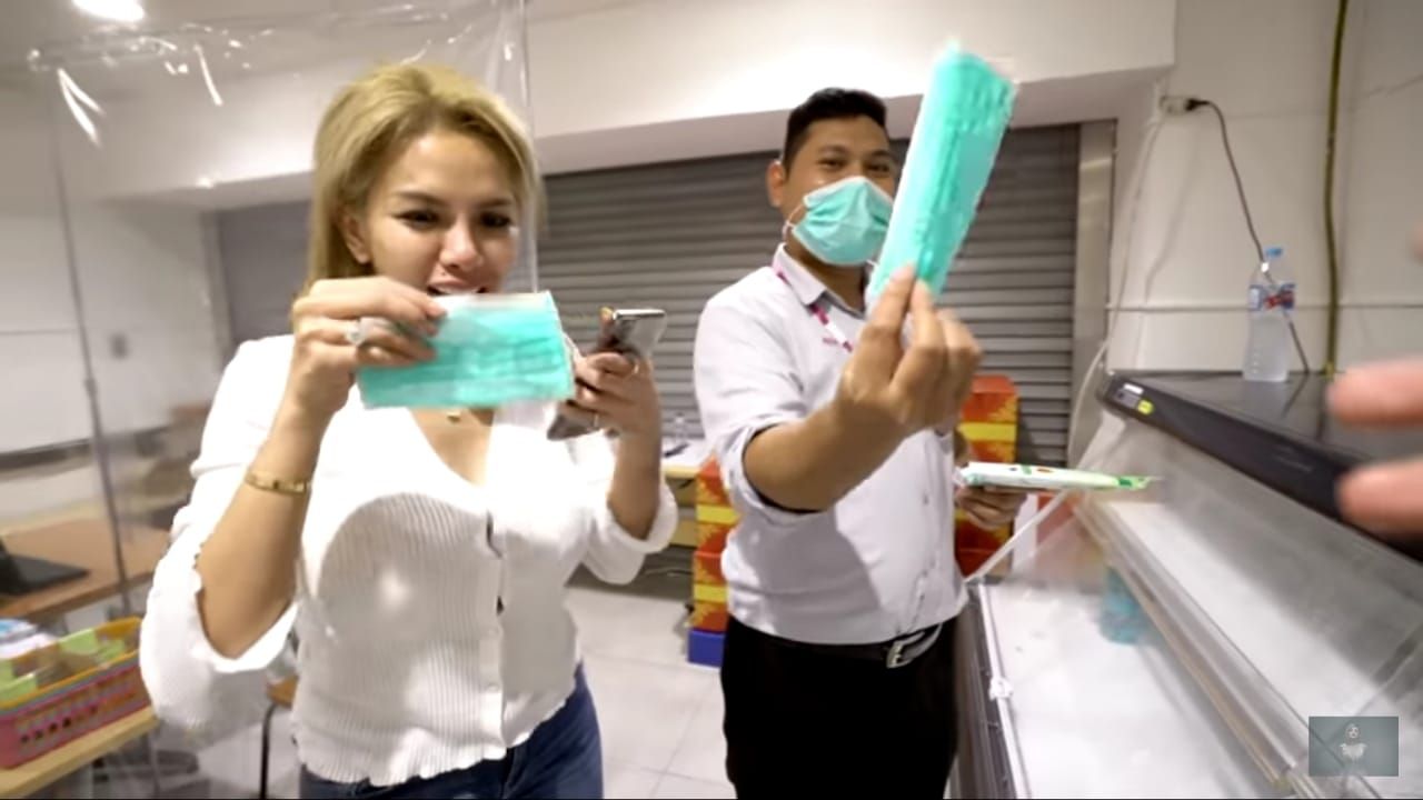 Nikita Mirzani panik belanja bulanan dikawal satpam supermarket