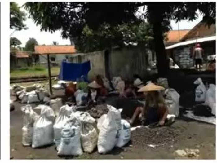 Peleburan aki bekas ilegal