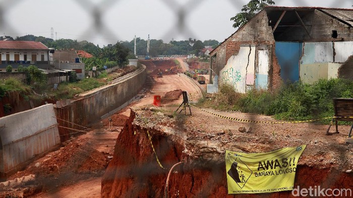 Pembangunan infrastruktur di Indonesia melambat sejak adanya pandemi virus Corona (COVID-19). Hal itu berdasarkan hasil survei  perusahaan konsultan MarkPlus Inc.