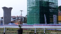 Tiang penyangga itu diketahui melintasi Jalan Raya Bandung Barat-Cimahi.