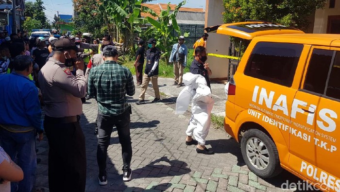 pembunuhan di surabaya