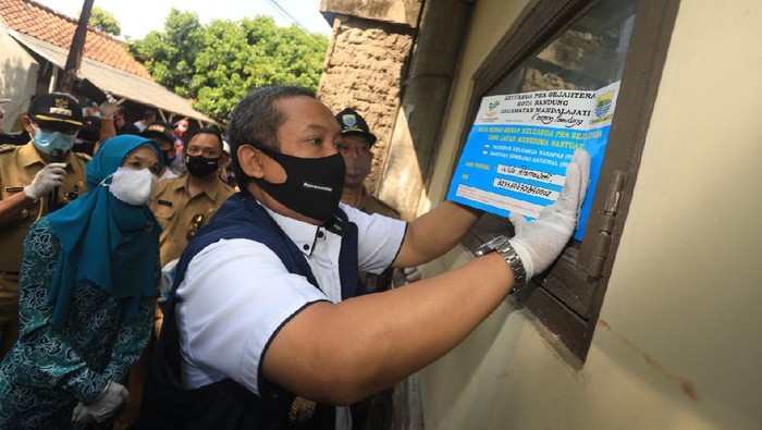 Rumah Penerima PKH Dipasangi Stiker  Camat Ada yang 