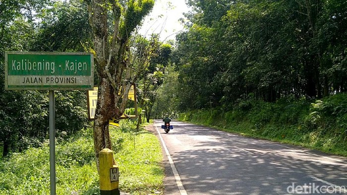 Sebuah motor ditemukan terparkir di kawasan Pekalongan. Ditemukan sejak Senin lalu, hingga kini orang yang membawa motor itu belum diketahui keberadaannya.