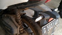 Dari penelusuran tersebut diketahui pemilik motor bernopol G 5631 AAB itu atas nama Nur Fadilah (23) warga Kewayangan, Kedungwuni, Kabupaten Pekalongan. Dari keterangan pemilik, diketahui motor tersebut dipinjam oleh kakaknya, Muhamad Andi Liza. Saat ini, pihak kepolisian bersama keluarga tengah mencari keberadaan Andi Liza.