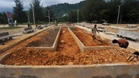 Pemkot Padang melakukan penataan kawasan wisata Air Manis untuk meningkatkan kunjungan wisata ke pantai Batu Malin Kundang itu dengan membangun sarana pendukung seperti taman dan lahan parkir dengan biaya Rp1,8 miliar.