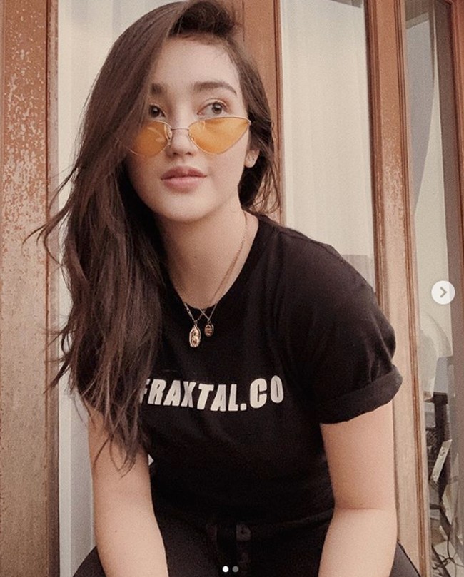 Nama Ranty Maria pastinya sudah tidak asing lagi kamu dengar. Siapa yang menyangka bahwa Ranty Maria ternyata memiliki darah blasteran Korea. Darah Korea itu didapatkannya dari sang ayah. Foto: Dok. Instagram/rantymaria