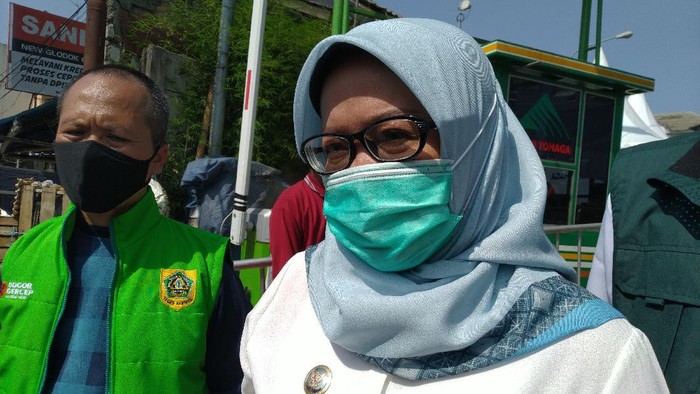 rapid test di Pasar Cibinong, bupati bogor ade yasin, Staf Khusus KaBIN, Mayjen TNI Purn Neno Hamriono