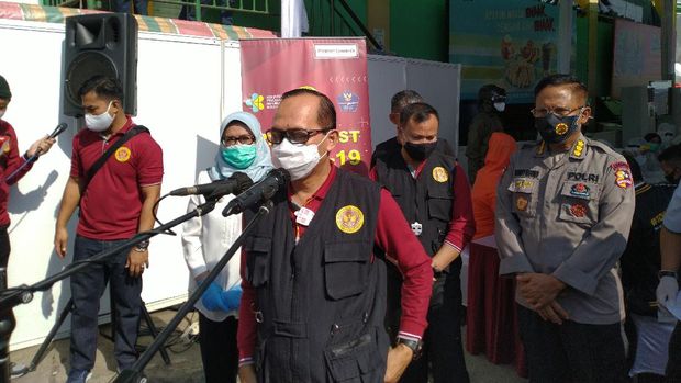 rapid test di Pasar Cibinong, bupati bogor ade yasin, Staf Khusus KaBIN, Mayjen TNI Purn Neno Hamriono