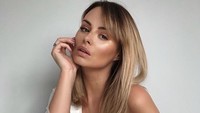 Rhian Sugden membuka fakta soal chat mesum pada 10 tahun lalu yang membuat kariernya hancur. Dok. Instagram/rhiansuggers