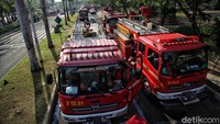Kepala Suku Dinas Penanggulangan Kebakaran dan Penyelamatan (Gulkarmat) Kota Administrasi Jakarta Utara dan Kepulauan Seribu Rahmat Kristantio mengatakan, penyemprotan area publik Taman Impian Jaya Ancol melibatkan 10 unit pemadam kebakaran dengan personel sebanyal 80 orang.