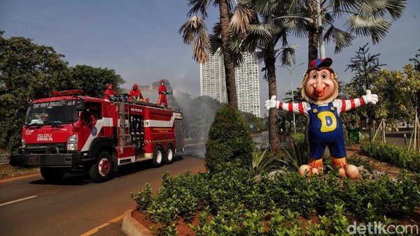 Segera Dibuka, Ancol Disemprot Disinfektan