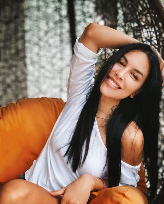 Sophia Latjuba juga memiliki wajah blasteran yang sangat khas. Dia memiliki darah Jerman dari sang ibu. Sedangkan ayahnya merupakan orang Bugis. Foto: Instagram @sophia_latjuba88