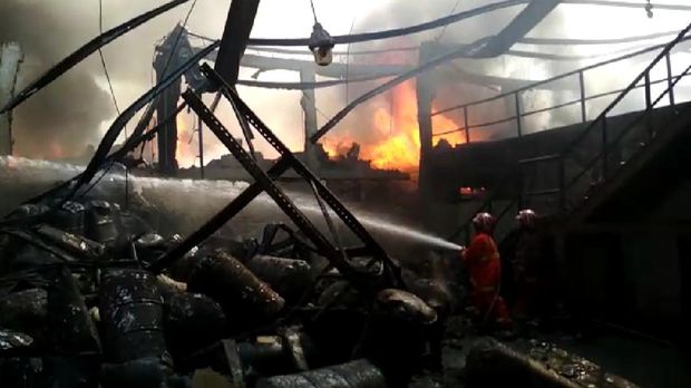 Suasana di Lokasi Kebakaran Pabrik Cat Tangerang pukul 11.00 WIB