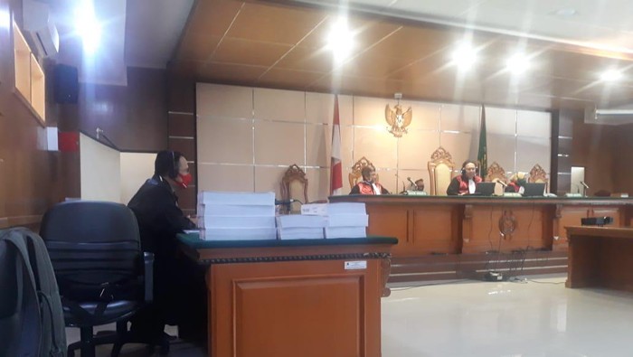 Suasana sidang tuntutan eks Bupati Indramayu