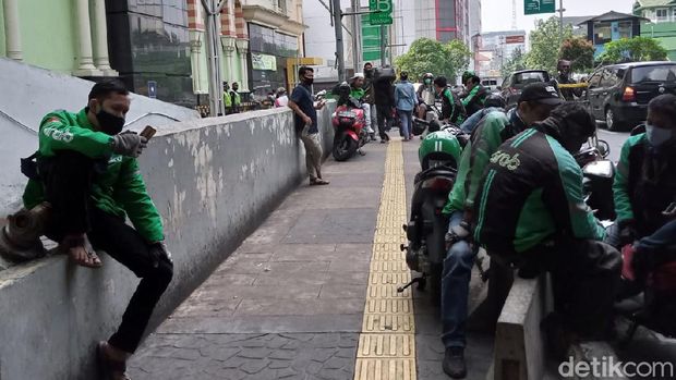 Suasana trotoar kawasan Pasar Tanah Abang