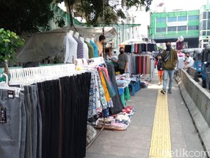 PKL-Ojol Berkerumun di Trotoar Tanah Abang, PDIP: Pengawasan Belum Maksimal
