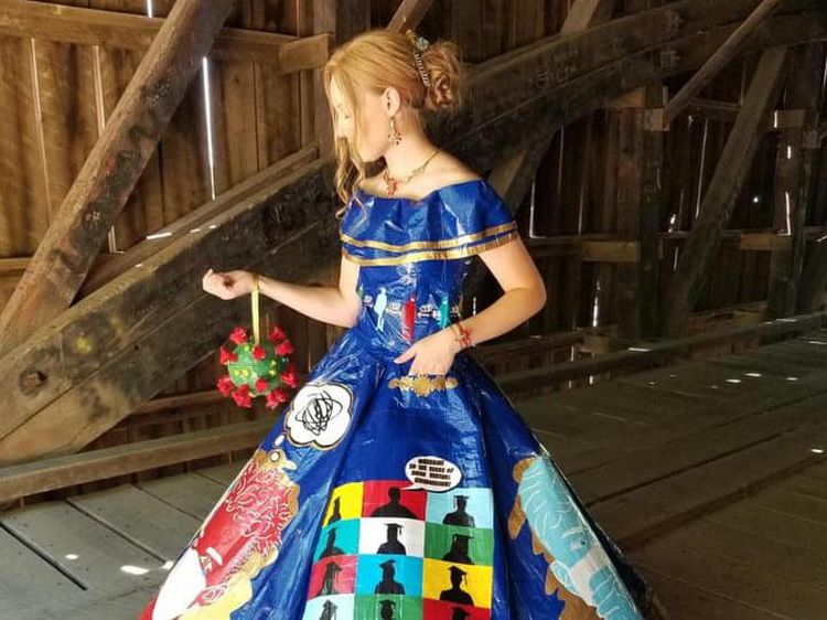 Kreatif! Anak SMA Bikin Gaun Prom Tema Corona Pakai 41 Gulungan Lakban