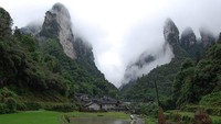 TN Zhangjiajie yang seluas 4.810 hektar ini masih masuk ke dalam kawasan Wulingyuan. Tahun 1992, kawasan Wulingyuan masuk dalam daftar Situs Peninggalan Sejarah UNESCO. Karena dianggap sebagai geopark, tahun 2004 TN Zhangjiajie masuk dalam daftar global geopark di UNESCO. Istimewa/dok. wallpaperbetter.com  