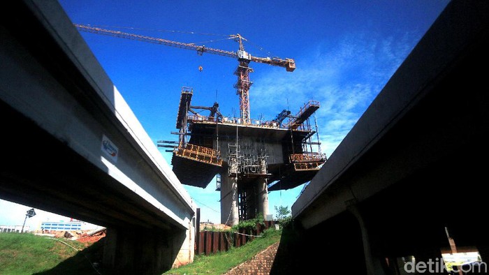 Terkini, Proyek Kereta Cepat Jakarta-Bandung di Tengah Pandemi Proyek kereta cepat Jakarta-Bandung masih tetap berjalan. Meski begitu tentu saja ada kendala kecil yang ditemui terkait COVID-19.