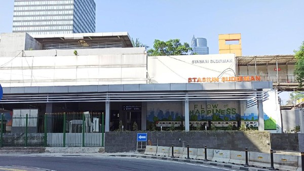 Sebelum pandemi Covid-19, rata-rata volume penumpang di Stasiun Sudirman 25 ribu orang per hari. PT KAI yakin, adanya integrasi antarmoda yang terkoneksi akan meningkatkan volume penumpang. (dok. PT KAI) Sebelum pandemi Covid-19, rata-rata volume penumpang di Stasiun Sudirman 25 ribu orang per hari. PT KAI yakin, adanya integrasi antarmoda yang terkoneksi akan meningkatkan volume penumpang. (dok. PT KAI)