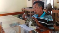 Saking banyaknya koleksi, bapak satu anak ini mengaku tak hafal jumlah pasti fosil koleksinya.